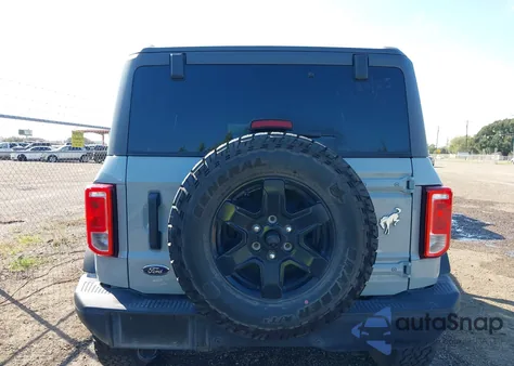 2023 Ford Bronco Black Diamond z USA, uszkodzony, nr VIN 1FMEE5DP6PLB74512